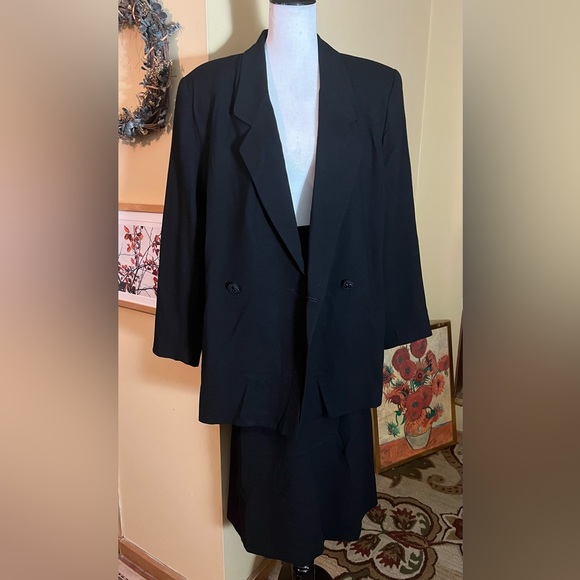 Vtg LILLY TAYLOR NY PARIS Size 22 Blazer Skirt Suit Wool Black Lined Timeless - Picture 3 of 16